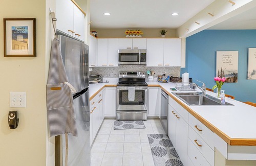 Hancock Condo | 1/2 Mi to Jiminy Peak: Condo w/Pool & Hot Tub