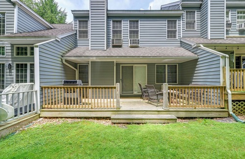 Hancock Condo | 1/2 Mi to Jiminy Peak: Condo w/Pool & Hot Tub