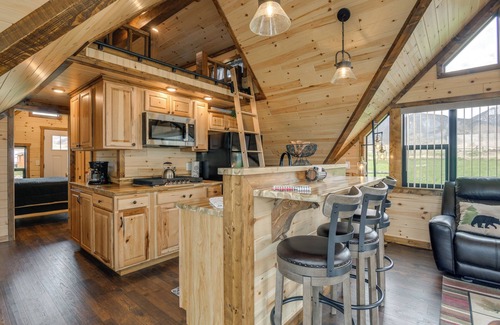 Alder Cabin | 1/2 Mi to Ruby River: Cabin w/Trail Access!