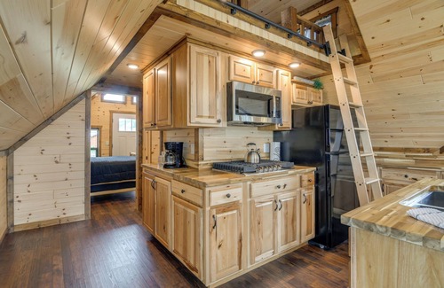 Alder Cabin | 1/2 Mi to Ruby River: Cabin w/Trail Access!