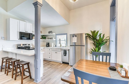 Galveston Apartment | < 1/2 Mi to The Strand: Historic Galveston Apt!