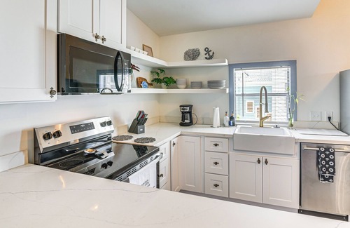 Galveston Apartment | < 1/2 Mi to The Strand: Historic Galveston Apt!