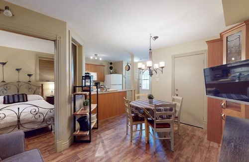 Beaupre Apartment | 1-212 : Superior Studio - sleeps 4.