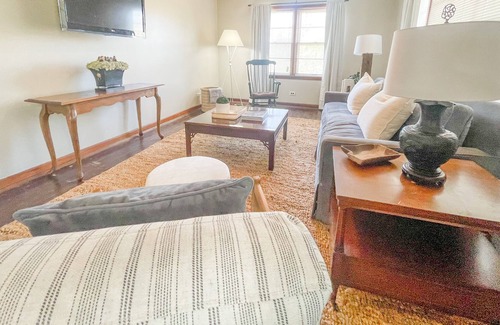 Corinth House | 1.3 Miles from Chick-Fil-A & Starbucks
