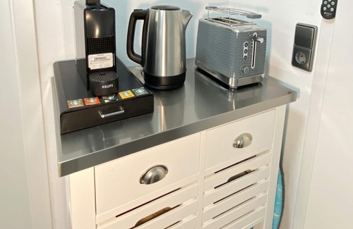 Gaertringen Apartment | 1.5 room app. modern with kitchen + terrace near S-Bahn. 250 Mbit Internet