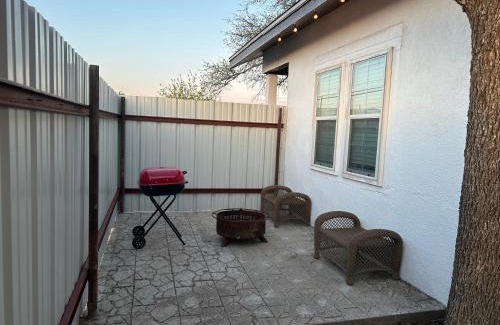 Midland House | #1 - 5BR 1BA - Unit A - Private Entire Home - WiFi