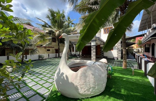 Kulanada House | 1.5km- town, Believers Hosp. 5 minutes to R. station. 2BHK, ensuite,A/C, balcony