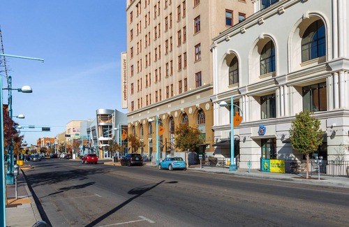 Raynolds Addition House | 1,800 sqft Down Town Condo