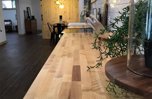 Augusta House | 1.9 Mile Walk to the Augusta National Clubhouse! Snazzy Basement Apartment!