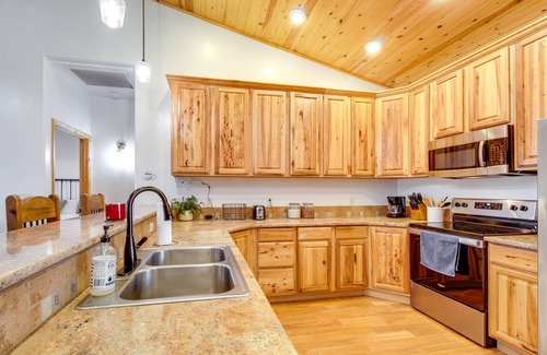 Show Low Cabin | 1-Acre Fenced Yard: Pet-Friendly Show Low Cabin!