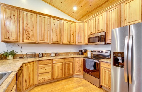 Show Low Cabin | 1-Acre Fenced Yard: Pet-Friendly Show Low Cabin!
