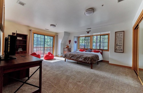 Big Bear House | 1 Acre Franksfort Mountain Retreat by Destination Big Bear : 1.25 Acre Resort with Spa, Beach Volleyball, Billiards & more!EV Charger!