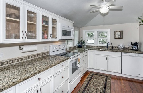 Navarre Cottage | 1 acre Historic Waterfront Cottage, private beach, pet friendly, 3 miles to Gulf
