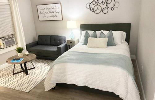 Historic Downtown Kissimmee Apartment | 1 BD Apt close to Disney/Universal/Shopping/Dining