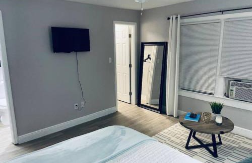 Historic Downtown Kissimmee Apartment | 1 BD Apt close to Disney/Universal/Shopping/Dining