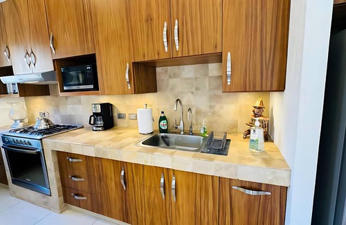 San Antonio Tlayacapan House | 1 Bdrm Guesthouse - Walk to Everything - Roof Top Patio-bbq - Short Stay Welcome
