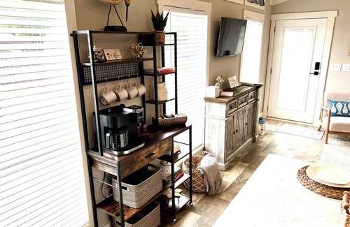 Pottsboro House | 1 Bdrm, Sleeps 4, Close to water, Firepit, Pet friendly, Full Kitchen