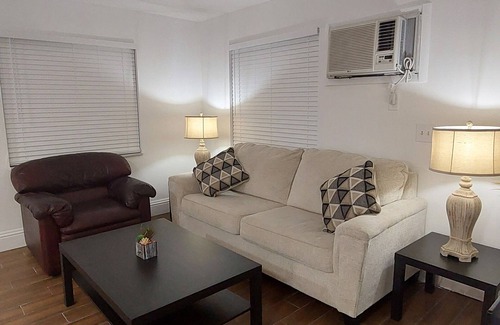Largo Apartment | 1 BED 1BATH 3 MIN. TO THE BEACH