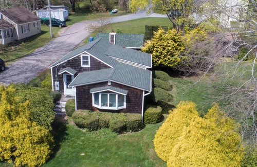 South Kingstown Cottage | 1-bed cottage near RI's best beaches, Boating and URI-Central AC/outdoor shower