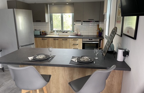 Kaligata House | 1 Bed Flat - Sleeps 2 - Parking - Wifi