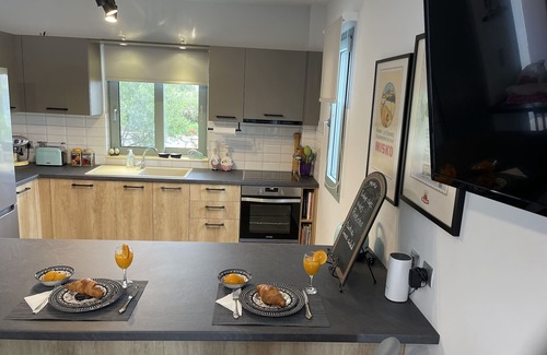 Kaligata House | 1 Bed Flat - Sleeps 2 - Parking - Wifi