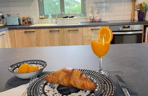 Kaligata House | 1 Bed Flat - Sleeps 2 - Parking - Wifi