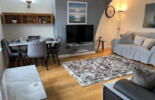 Oldham Apartment | 1 Bed Flat - Sleeps 2 - Parking - Wifi