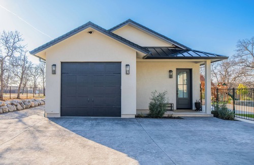 Junction House | 1-Bed Guest House in Serene Palo Cedro – Your Perfect Home Away From Home