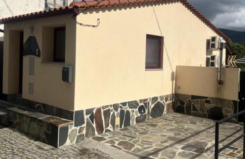 Coja House | 1 bed House - Sleeps 4 - Balcony - Mtn View