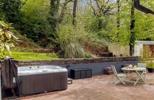 Cwmbach Apartment | 1 Bed in Aberdare 82906