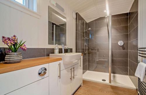 Port Glasgow House | 1 Bed in Langbank 73846