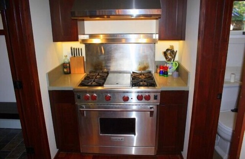 Donner Lake Woods House | 1 bed + kids room, 2 bath, sleeps 4 adults. West End of Donner Lake DLR#105