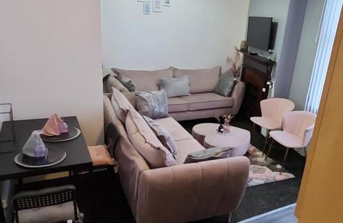 Wolverhampton Apartment | 1 Bed - Sleeps 4 - Wolverhampton City Centre