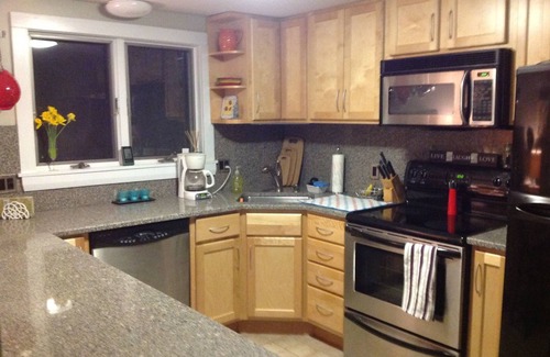 York Beach Condo | 1 Bedroom, 1 Full Bathroom, Open Concept Kitchen/living Room Overlooking Beach
