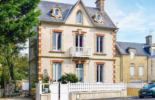 Arromanches-les-Bains Apartment | 1 bedroom accommodation in Arromanches