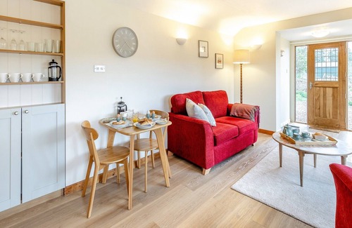 Hay-on-Wye Cabin | 1 bedroom accommodation in Ridgeway Cross, near Malvern