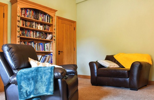 Pentrefelin Cottage | 1 bedroom accommodation in Llanfynydd