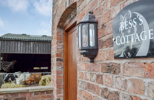 Middlewich Cottage | 1 bedroom accommodation in Byley, near Middlewich