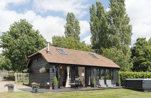 Earls Colne Cottage | 1 bedroom accommodation in White Colne, near Colchester