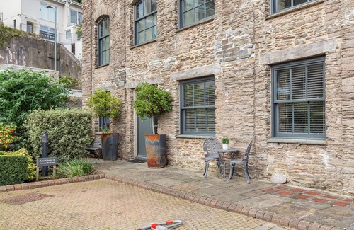 Dartmouth Apartment | 1 bedroom accommodation in Dartmouth