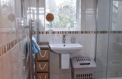 Aberdare Cottage | 1 bedroom accommodation in Llwydcoed, near Aberdare