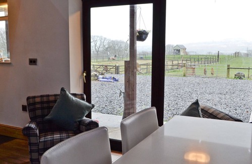 Aberdare Cottage | 1 bedroom accommodation in Llwydcoed, near Aberdare