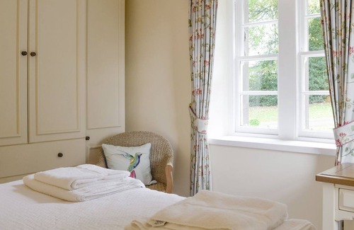 Glenisla Cottage | 1 bedroom accommodation in Kettins, near Blairgowrie