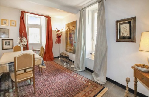 Manas House | 1 bedroom accommodation in Manas