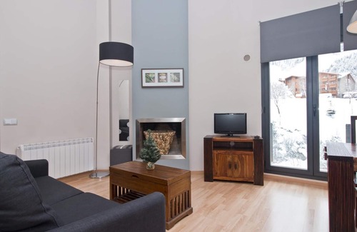 El Tarter Apartment | 1 Bedroom Apar. views. next to ski slopes. El Tarter.FLOC 33
