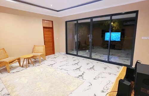 Dar es Salaam Apartment | 1-bedroom apartment with AC, WiFi in vibrant Dar es Salaam