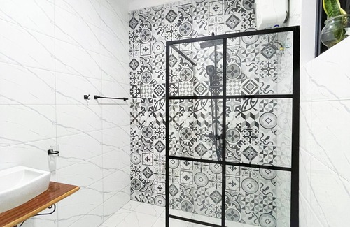 Dar es Salaam Apartment | 1-bedroom apartment with AC, WiFi in vibrant Dar es Salaam