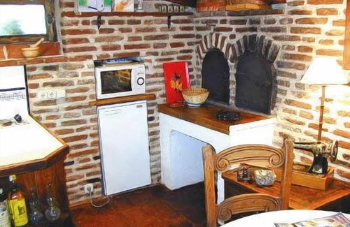Olmedo Apartment | 1 bedroom apartment - 3 people: With charm and beautiful views of the garden.