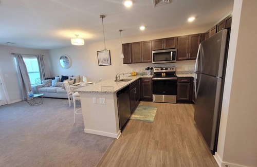 Fenton Apartment | 1-Bedroom apartment in Fenton, MI with Wi-Fi, Fitness Center, & in-unit Laundry!