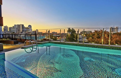 Deep Ellum Apartment | 1-bedroom apartment Suite w/fitness room, WiFi in wonderful Dallas/Deep Ellum.